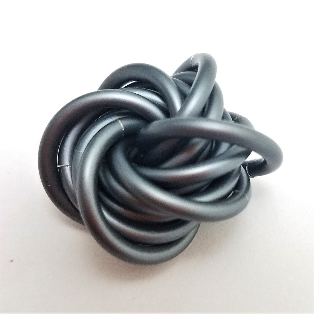 Möbii Solid-Color Fidget Ball - Viral Drop Club