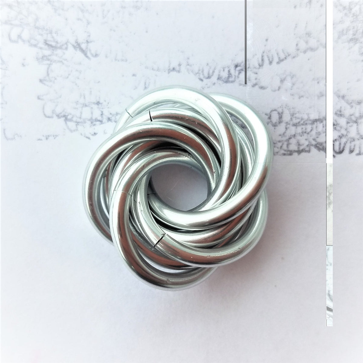 Möbii Solid-Color Fidget Ball - Viral Drop Club